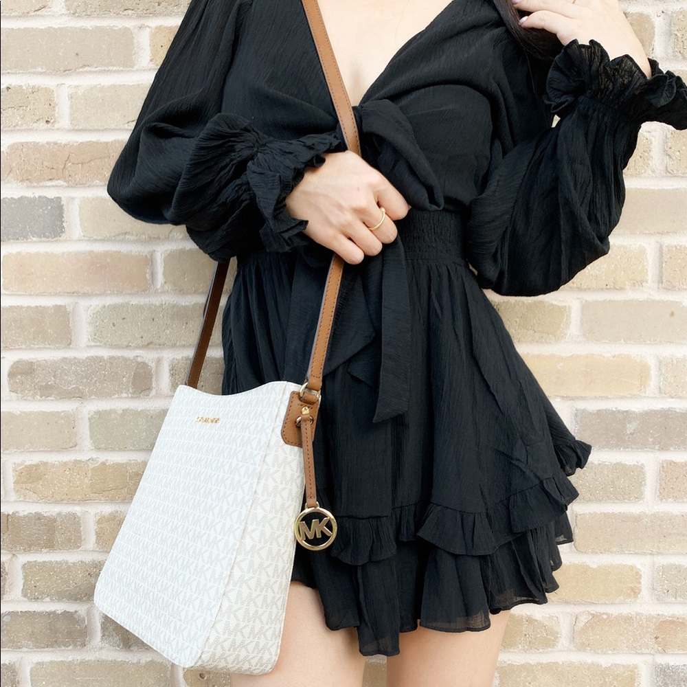 👜💕-NWT Michael Kors Large Messenger Camera Bag - Picture 2 of 7
